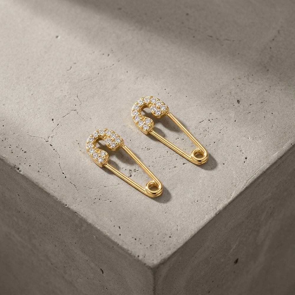 Brincos Alfinete com Brilhantes em Aço Inoxidável 18x7mm